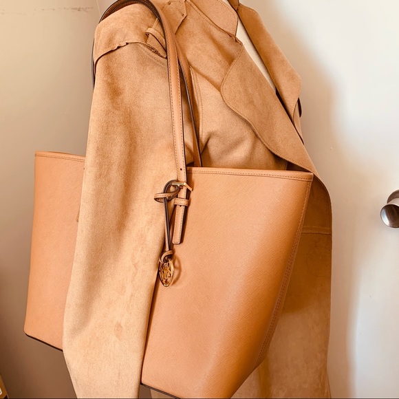 Large Oversized Michael Kors Tan Tote Bag - Picture 10 of 11